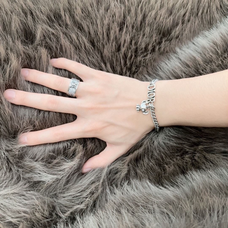 chr1st1an D10r bracelets